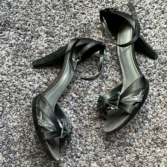 American Eagle Strappy Bow Open Toe Heels - Picture 2 of 7